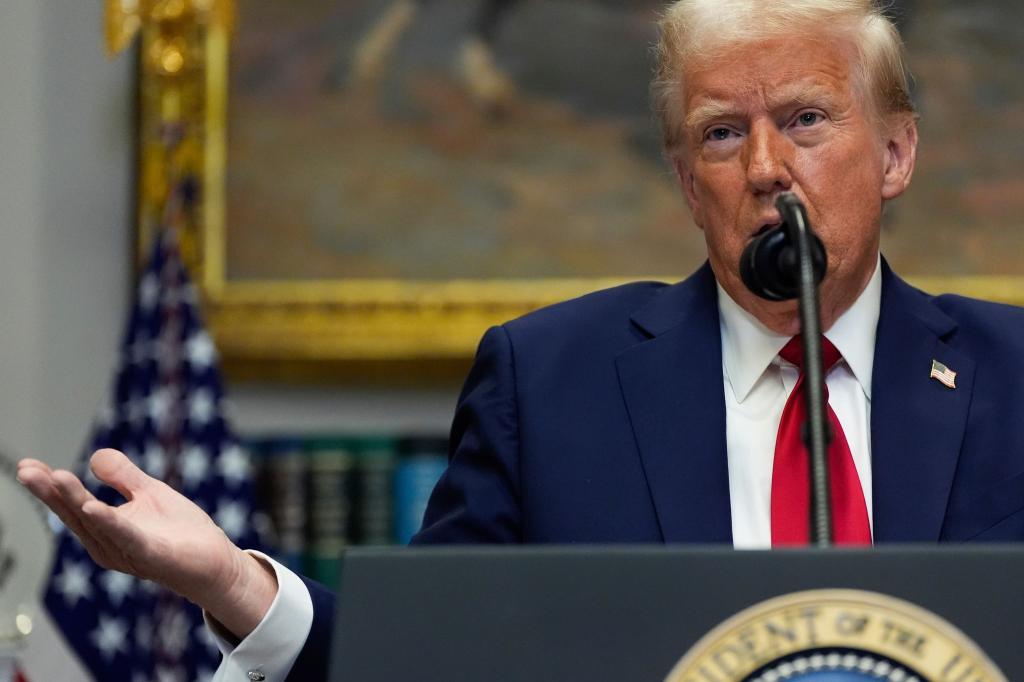 US-Präsident Donald Trump fordert für den russischen Angriffskrieg gegen die Ukraine eine Verhandlungslösung - mit Nachdruck. - Foto: Julia Demaree Nikhinson/AP/dpa