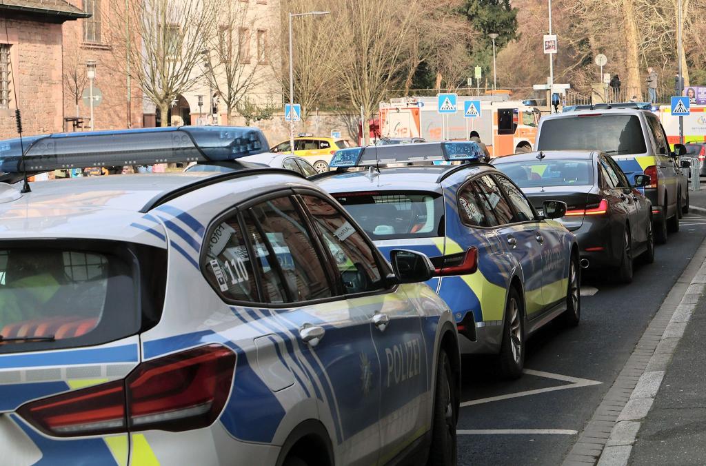 Nach dem Messerangriff in Aschaffenburg sind nun die Behörden gefragt. - Foto: Ralf Hettler/dpa