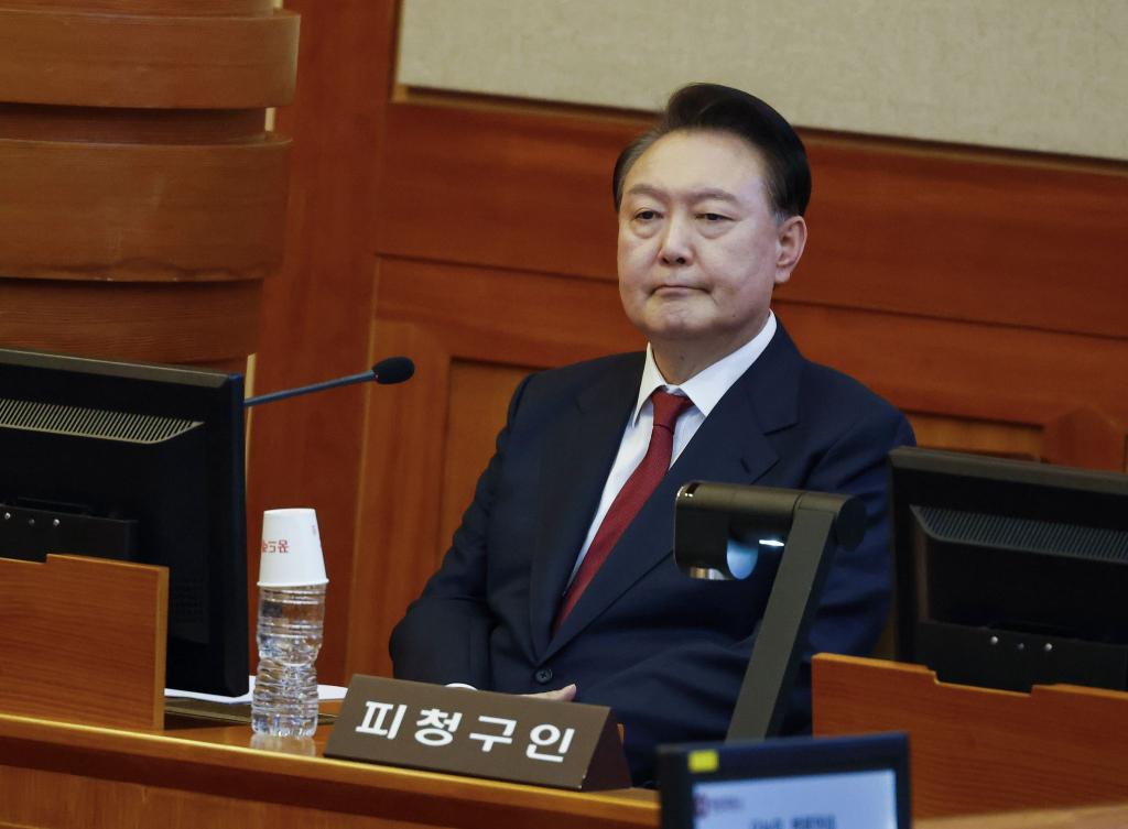 Die Ermittler der Anti-Korruptionsbehörde CIO haben den Fall Yoon Suk Yeol an die Staatsanwaltschaft übergeben. - Foto: JEON HEON-KYUN/Pool EPA/AP/dpa