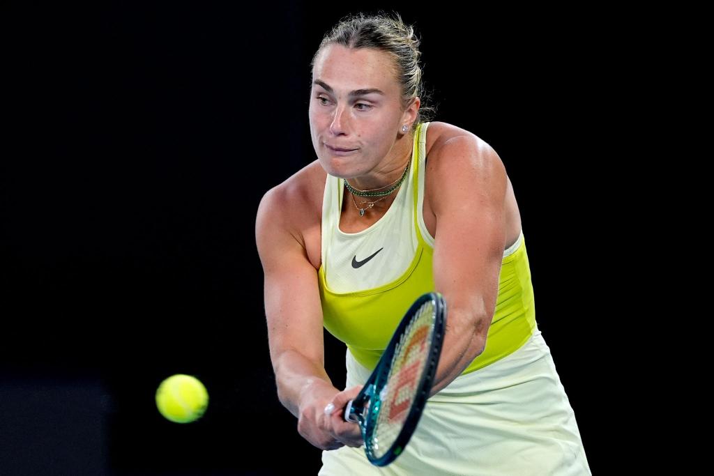 Greift erneut nach der Trophäe bei den Australian Open: Aryna Sabalenka - Foto: Asanka Brendon Ratnayake/AP/dpa