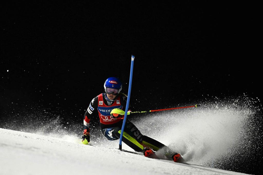 Mikaela Shiffrin gibt ihr Weltcup-Comeback in der nächsten Woche in Frankreich. - Foto: Jeff Pachoud/AFP/dpa