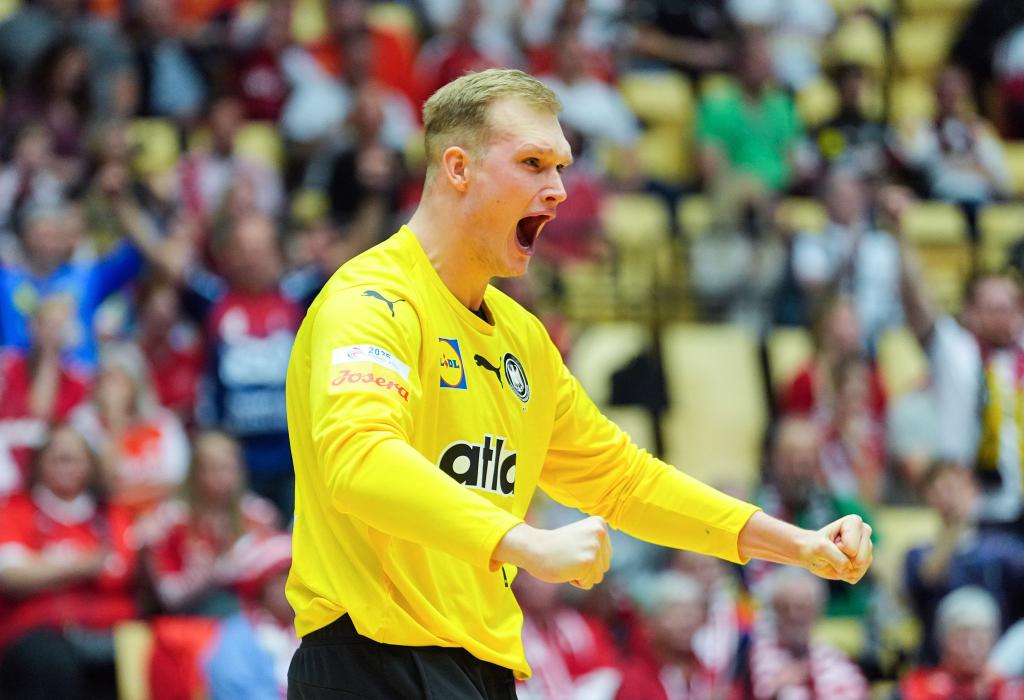 Torwart David Späth überragte beim WM-Sieg der deutschen Handballer gegen Tunesien. - Foto: Soeren Stache/dpa