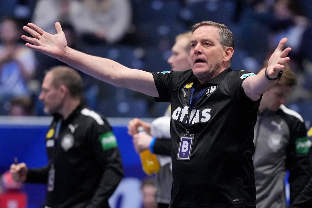 Bundestrainer Alfred Gislason und die deutschen Handballer scheitern im WM-Viertelfinale. - Foto: Soeren Stache/dpa