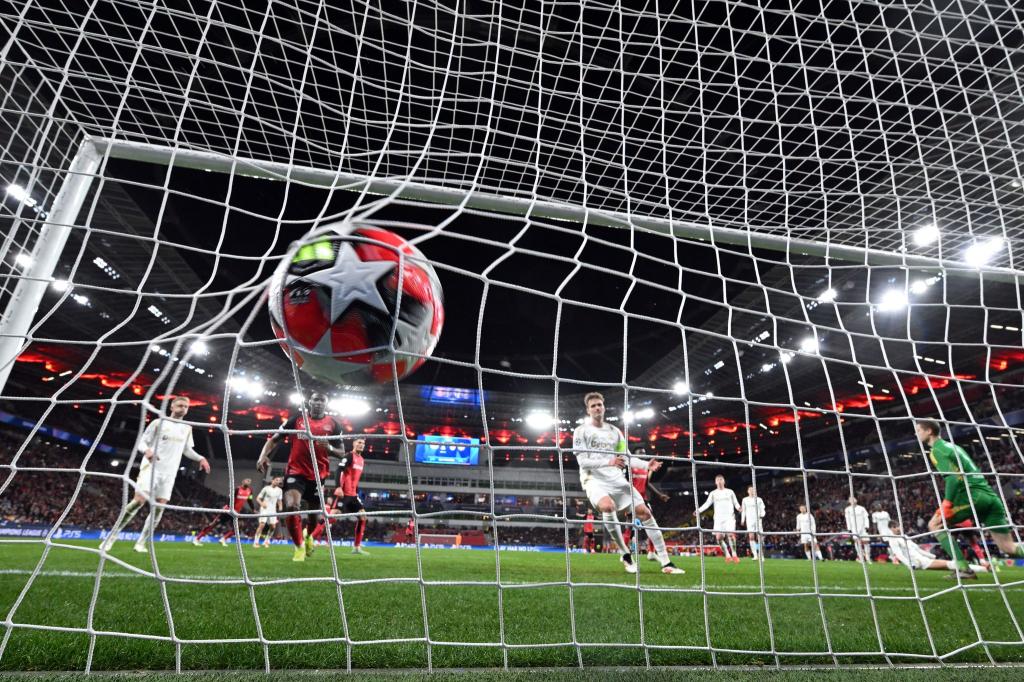 Bayer Leverkusen umgeht durch das 2:0 gegen Sparta Prag die Playoffs und steht direkt im Achtelfinale. - Foto: Federico Gambarini/dpa