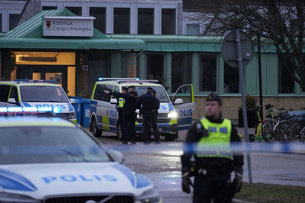 Die Tat ereignete sich am Campus Risbergska, einer Einrichtung für Erwachsenenbildung. - Foto: Sergei Grits/AP/dpa