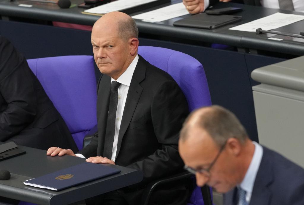 «Er hat sich verzockt, aber viel schlimmer ist, dass er gezockt hat», sagte der SPD-Kanzler, Olaf Scholz, über das Vorgehen von Unionskanzlerkandidat Friedrich Merz (CDU). (Archivbild) - Foto: Kay Nietfeld/dpa