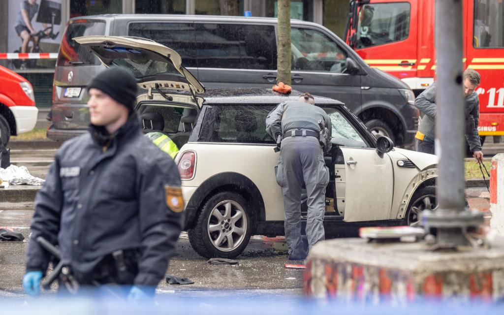 Laut Polizei wurden viele Menschen verletzt. - Foto: Peter Kneffel/dpa