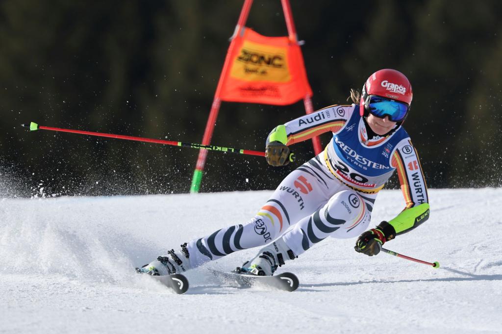 Lena Dürr zeigte im WM-Riesenslalom eine überraschend gute Leistung. - Foto: Marco Trovati/AP/dpa