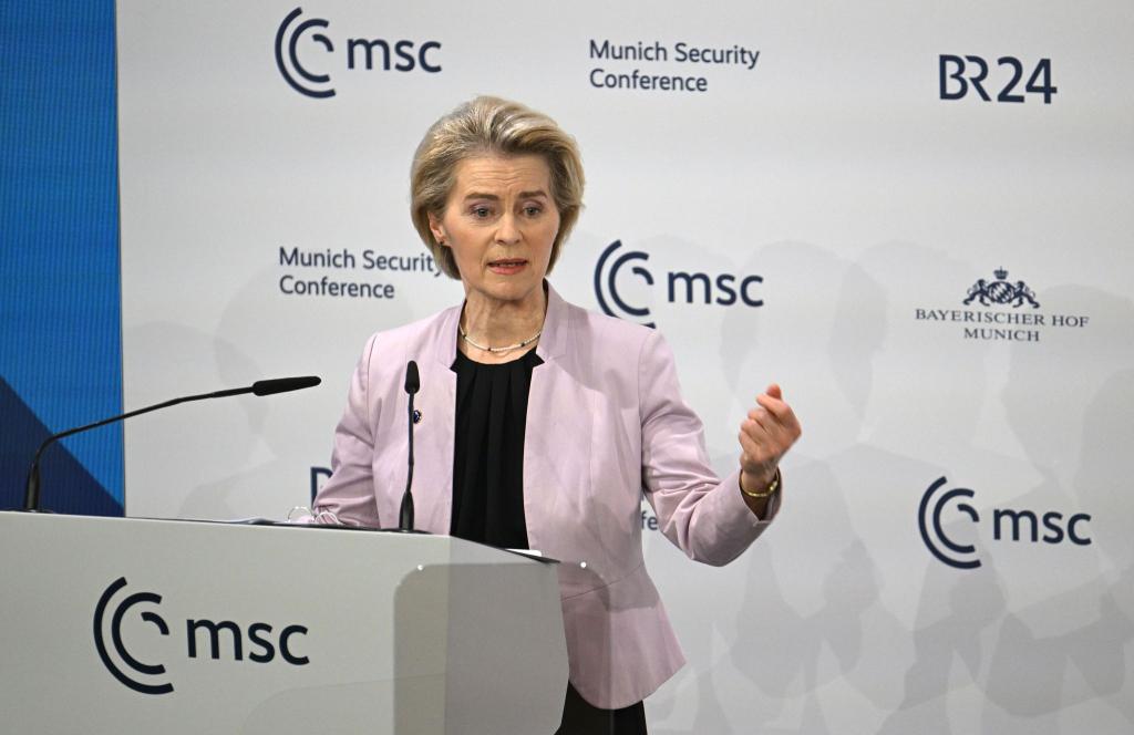 Schlägt den Einsatz einer Sonderklausel für mehr Verteidigungsausgaben vor: Ursula von der Leyen. (Archivbild) - Foto: Boris Roessler/dpa