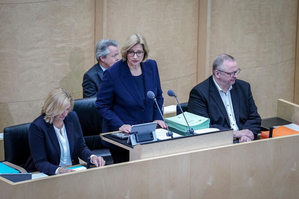 Der Bundesrat segnet zahlreiche, vom Bundestag schon beschlossene Gesetze ab. - Foto: Kay Nietfeld/dpa