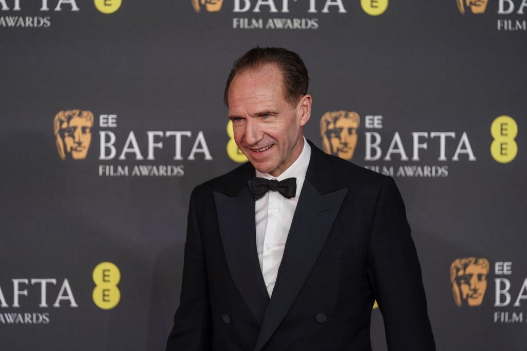 Das Drama «Konklave» erhielt vier Preise. Hauptdarsteller Ralph Fiennes ging allerdings leer aus. - Foto: Joel C Ryan/Invision/AP/dpa