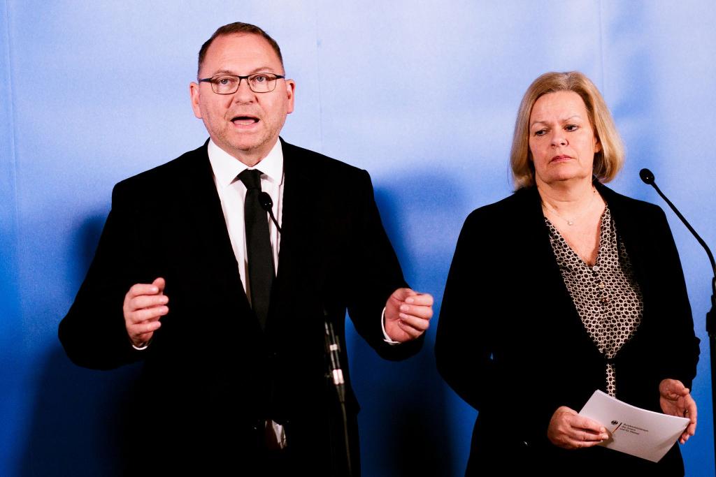 Die Gewerkschaften Verdi und dbb verhandeln mit Bund und Kommunen. (Archivbild) - Foto: Carsten Koall/dpa