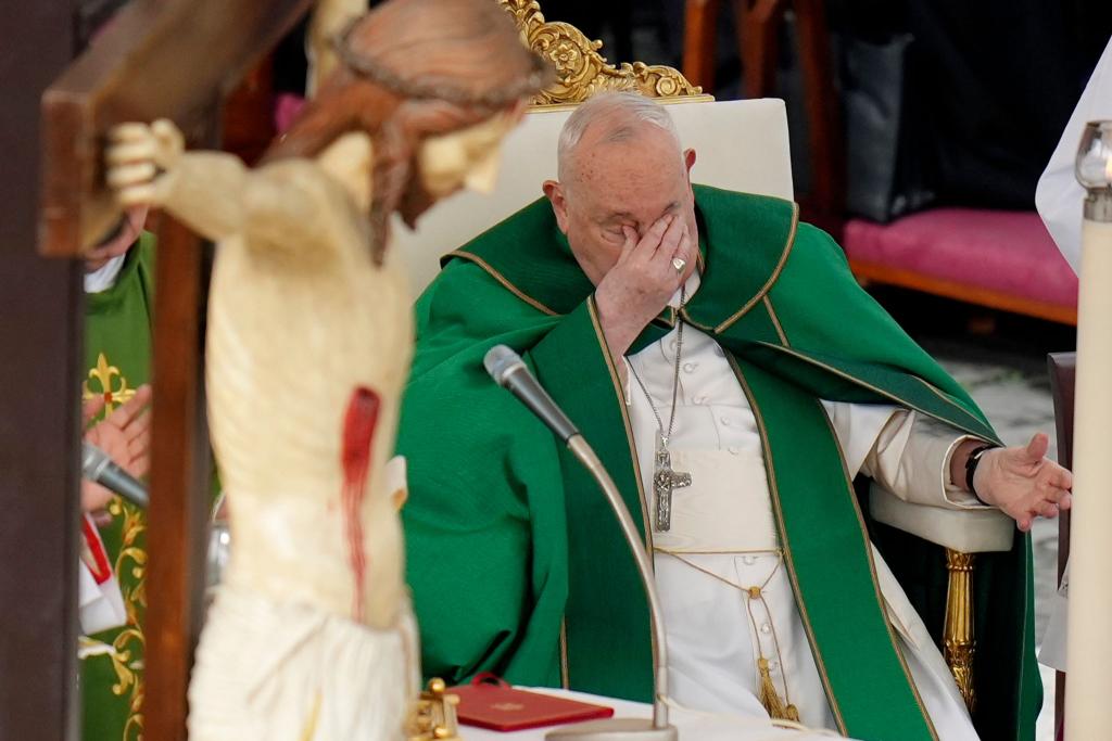 Mit seinen 88 Jahren ist Franziskus inzwischen der zweitälteste Papst der Geschichte. (Archivbild) - Foto: Alessandra Tarantino/AP/dpa