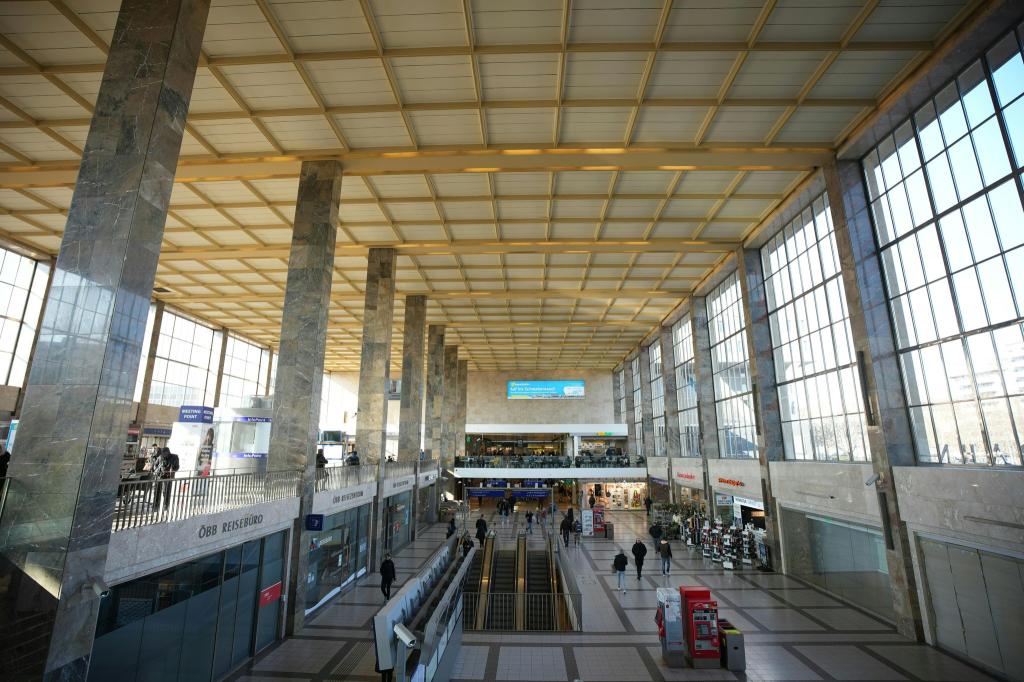 Der Westbahnhof ist einer der wichtigsten Verkehrsknotenpunkte Wiens. - Foto: Georg Hochmuth/APA/dpa