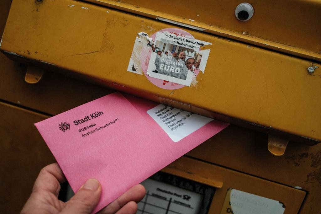 Wahlbriefe sollten bis zum 20. Februar bei der Post abgegeben werden. (Archivbild) - Foto: Oliver Berg/dpa