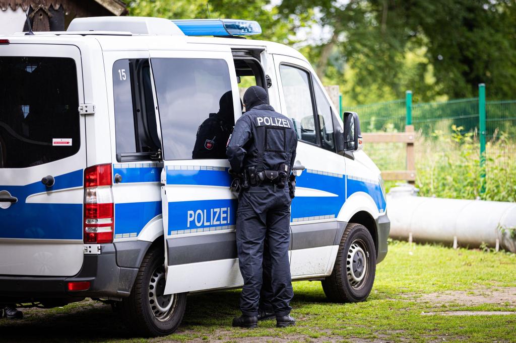 Es gab Durchsuchungen in sechs Bundesländern. (Symbolbild) - Foto: Moritz Frankenberg/dpa