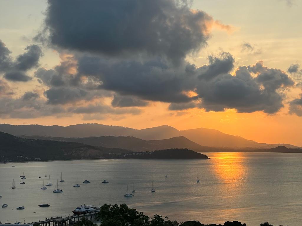 Koh Samui lockt mit herrlichen Buchten und spektakulären Sonnenuntergängen - hat aber wegen des Tourismus bereits jetzt viele Probleme. (Archivbild) - Foto: Carola Frentzen/dpa