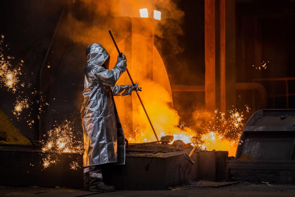 Das Gesamt-Arbeitsvolumen in Deutschland ist im vergangenen Jahr erstmals seit der Corona-Zeit wieder nach unten gegangen. - Foto: Rolf Vennenbernd/dpa