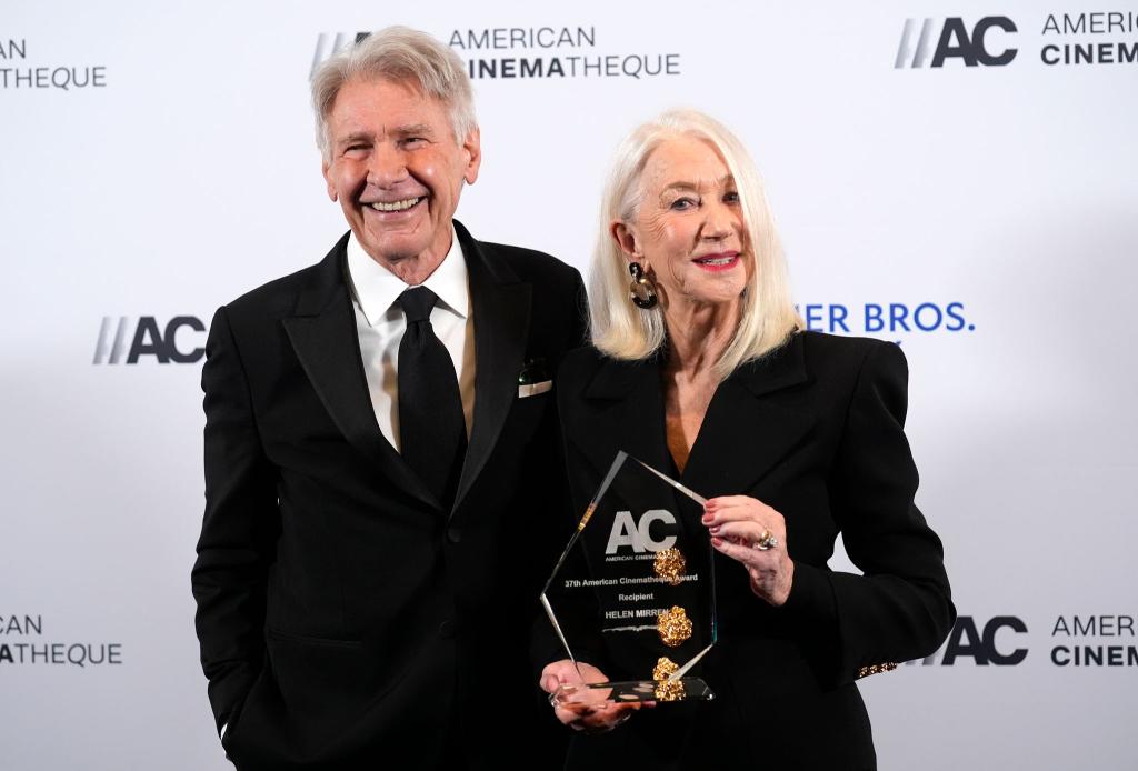 Harrison Ford und Helen Mirren verbrachten beim Dreh der Western-Saga «1923» auch ihren Feierabend oft miteinander. (Archivbild) - Foto: Chris Pizzello/Invision via AP/dpa