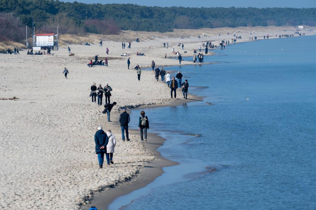 Der Deutschland-Tourismus profitiert von der Reiselust der Menschen. - Foto: Stefan Sauer/dpa