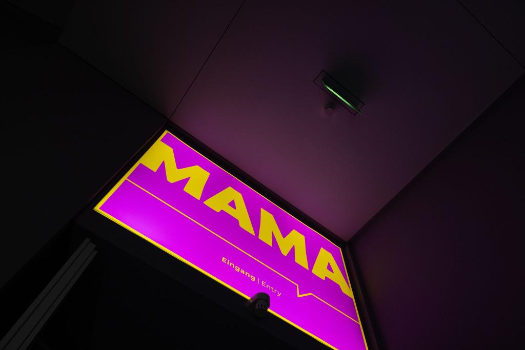 Die Ausstellung «Mama. Von Maria bis Merkel» im Düsseldorfer Kunstpalast zeigt mehr als 120 Kunstwerke und Alltagsobjekte mit Bezug zur Mutterschaft vom 14. Jahrhundert bis heute. - Foto: Rolf Vennenbernd/dpa