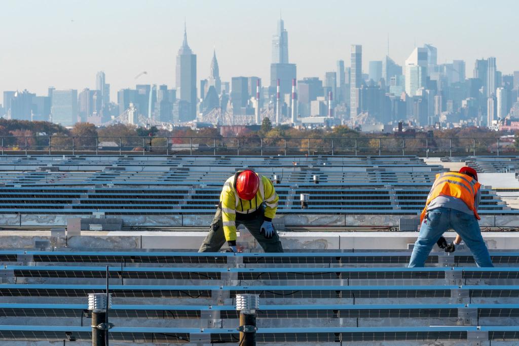 Solarenergie wird in den USA wichtiger. (Archivbild) - Foto: Mary Altaffer/AP/dpa