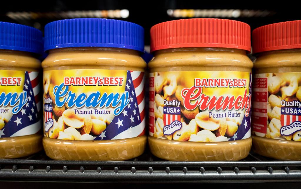 Auf die Einfuhr von US-Produkten wie Erdnussbutter sollen wieder Zusatzzölle fällig werden. (Archivbild) - Foto: Christian Charisius/dpa