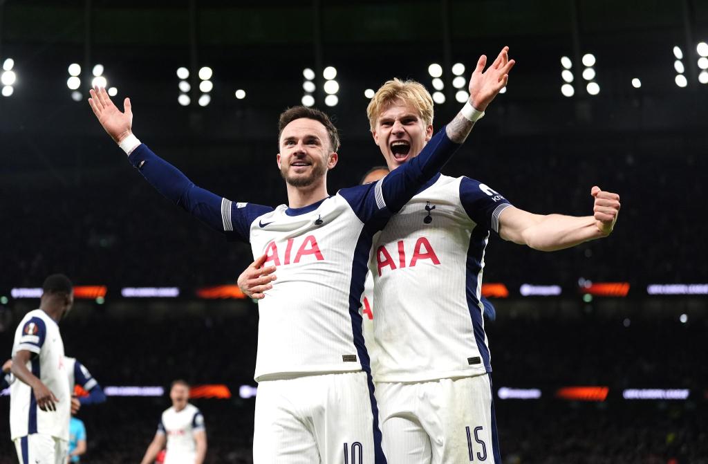 Bereit für Frankfurt: James Maddison (l) trifft für Tottenham im Achtelfinale gegen AZ Alkmaar. - Foto: Ben Whitley/PA Wire/dpa