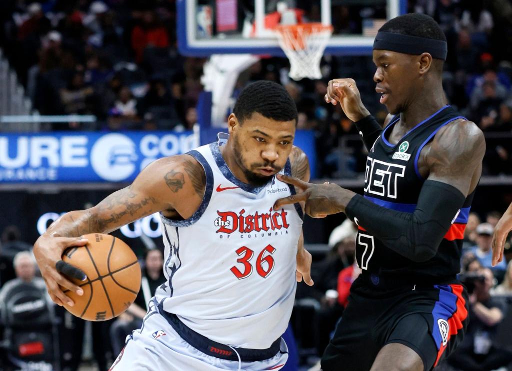 Dennis Schröder (r.) kam auf elf Punkte. - Foto: Duane Burleson/AP/dpa