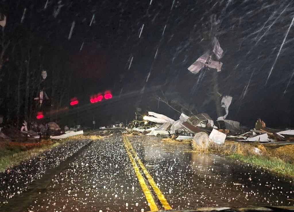 Stürme und Tornados peitschen über den Süden der USA. - Foto: Trooper Austin James/Missouri State Highway Patrol/AP/dpa